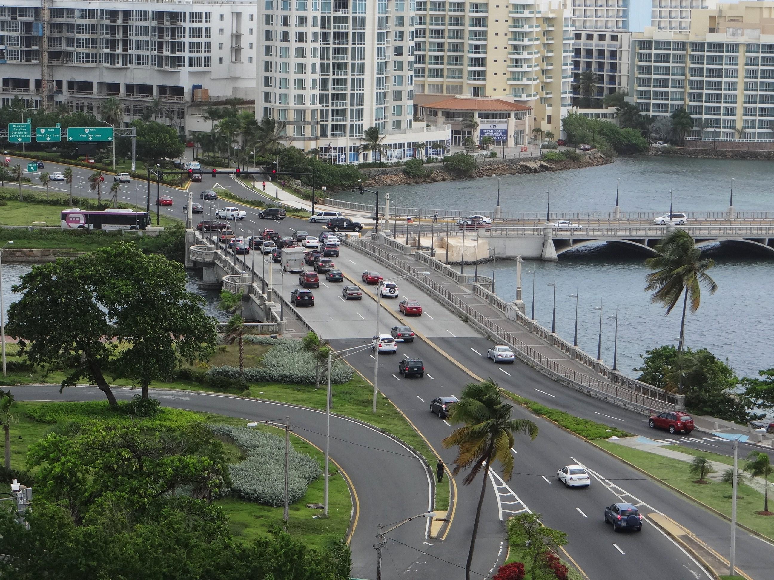 Vista desde la azotea del Edificio del Departamento de Justicia - San Juan (Miramar) - 2013 00017